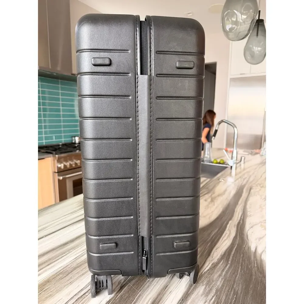 AWAY 24 in checked in luggage BLACK